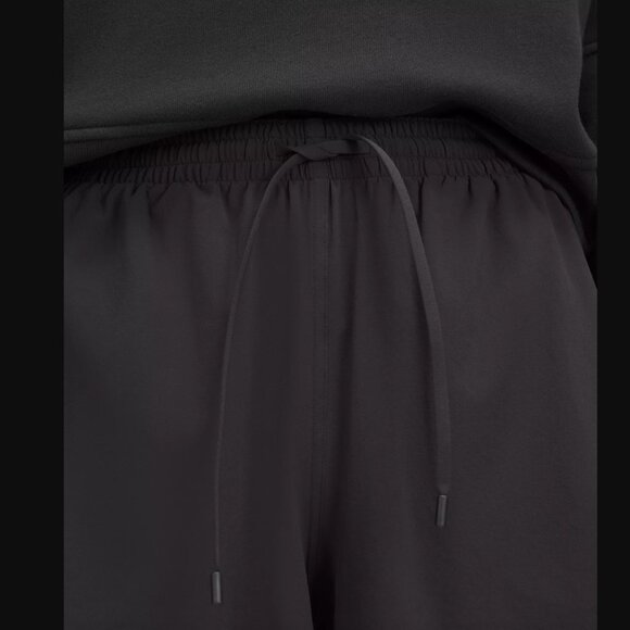 Lululemon Court Rival High-Rise Short 3" in Black/White | Size 6 - Picture 5 of 8